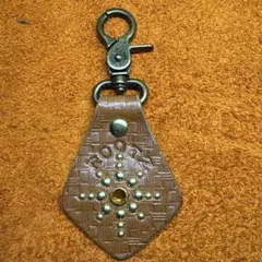 レザーキーホルダー　ヌメ革　本革　真鍮使用　HTC CALEE schott