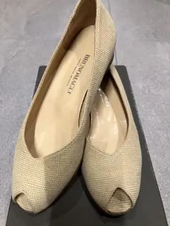 BRUNO MAGLI ベージュ オープントゥ フラットシューズ