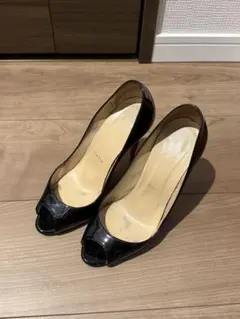 ルブタン オープントゥ ブラック ハイヒールパンプス