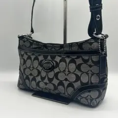 【美品】コーチ　ショルダーバッグ　シグネチャー　PVC レザー　斜め掛けブラック