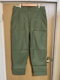 ユニクロ　ユーティリティワークパンツ　OLIVE サイズ Lのサムネイル