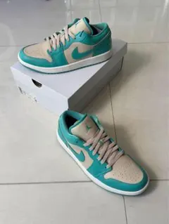 NIKE AIR JORDAN 1 LOW スニーカーのサムネイル
