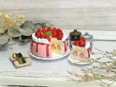ミニチュアスイーツ♡いちごたっぷりホールケーキ♡樹脂粘土♡ミニチュア♡ケーキ