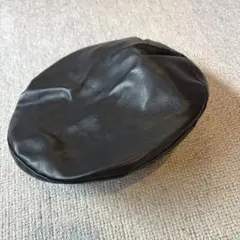 黒　フェイクレザー　ベレー帽