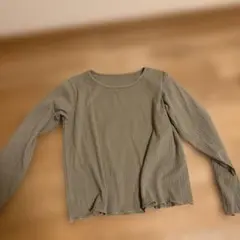オリーブグリーン長袖リブトップス