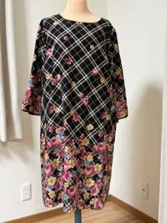 ローズティアラ 46 黒 花柄 チュニックワンピースのサムネイル