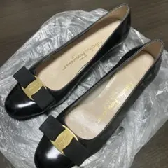 Salvatore Ferragamo ブラック フラットシューズ