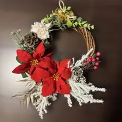 クリスマスリース ポインセチアと松ぼっくり