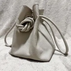 VASIC BONDMINI 巾着バッグ グレージュ レザー 巾着バッグ　シボ革のサムネイル