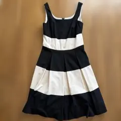 Banana Republic 黒と白のストライプ ノースリーブワンピース