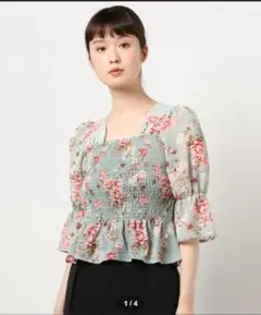 ABITOKYO 花柄 スクエアネック シャーリング 半袖 ブラウスのサムネイル