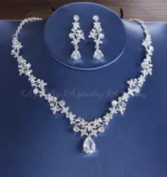 クリスタル ネックレスとイヤリング セット