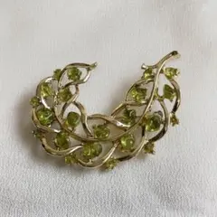 【58】ペリドット　透かしリーフブローチ　ヴィンテージ