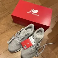 ニューバランス　スニーカー　New Balance Fresh Foa 25.5