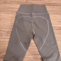 ライトグレー　お尻ハート　レギンス　S ヨガウェア