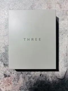 THREE シマリンググローデュオ01 部分用ファンデーションのサムネイル