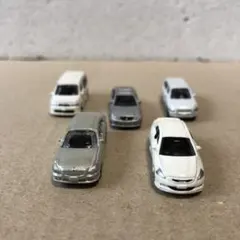 ホワイトとシルバーのミニカー5台+1の6台セット