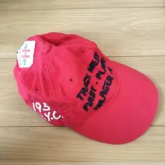 HILFIGER 1954年デザイン 赤キャップのサムネイル