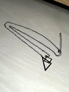 【unreraxing】トライアングルネックレス