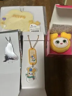 JIHYO キーホルダ ランダムぬいぐるみリング　ラバー　ネームホルダー　4点