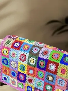 ハンドメイド グラニースクエアブランケット マルチカバー 鍵編み