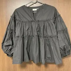 フリルブラウス　ボリューム袖ブラウス　黒　七分袖