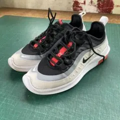 NIKE エアマックス アクシス 23.5cm 白黒赤