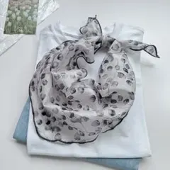 花柄リネン100%バンダナ・スカーフ　麻製　オーシーズン　冷房対策　オシャレ上品