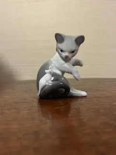 リヤドロ　猫とネズミの陶器置物