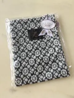 TOCCA ノベルティポーチ 花柄 刺繍 ブラック ホワイトのサムネイル