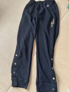 Champion ボタン付き黒ウォームアップウェア