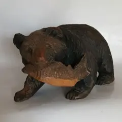 木製 クマと魚の彫刻 置物 - メルカリ