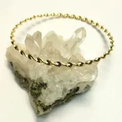 ステンレス製 ゴールド ツイストデザイン バングル①