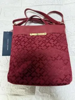TOMMY HILFIGER赤いパターン入りショルダーバッグ