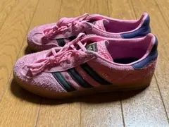 adidas GAZELLE ピンク スニーカー 26.0cmのサムネイル