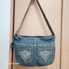 美品)Levis 刺繍デニムショルダーバッグ　スパンコールのサムネイル