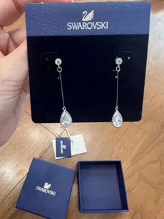 Swarovski クリスタル ドロップピアス