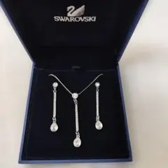 Swarovski ロングドロップネックレス&ピアスセット未使用に近い美品