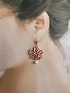《金属アレルギー対応》桜結びのピアス　水引アクセサリー　ピンク（ラメ）×ゴールド