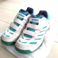 テニスシューズ　22センチ　キッズ