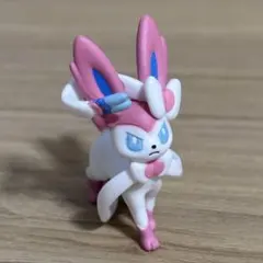 ポケモン　ニンフィア　フィギュア