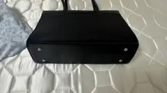 黒いトートバッグ 合成皮革