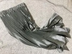 【個性的】シルバープリーツスカート