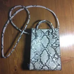 未使用品 マカロニックスタイル ミニショルダー スマホショルダー パイソン柄のサムネイル