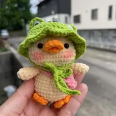 通学帽をかぶったひよこちゃん あみぐるみキーホルダー