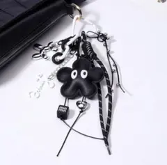 黒い花形キーホルダー・キーリング　じゃらじゃらキーホルダー　花