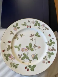ウエッジウッド　フランシス　プレート　未使用　27㎝　２枚 Wedgwood (ウェッジウッド) プレートセット 黒壷 英国製 27cm