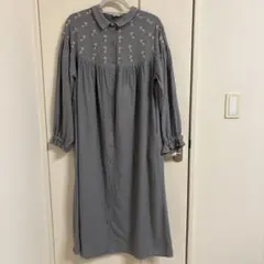 Samansa Mos2【マカベアリスXSamansaMos2】胸刺繍ワンピース