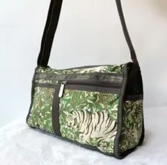 美品 LeSportsac ショルダーバッグ 動物柄 タイガー キリン リーフ