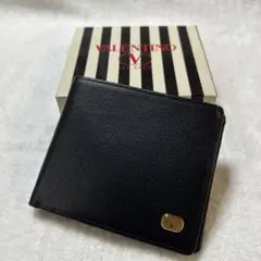 新品 Valentino Garavani ヴァレンティノ 本革二つ折り財布のサムネイル